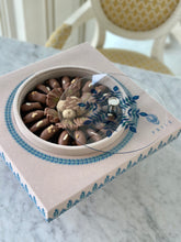 Load image into Gallery viewer, Velvet Gift Box of Arabian Decoration with Ramadhan Items (2 Colors Available)
