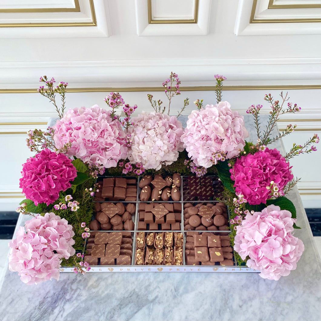 Grande Luxury Tray with 2.5 kg Chocolates & Pink Hydrangeas Flowers Arrangement